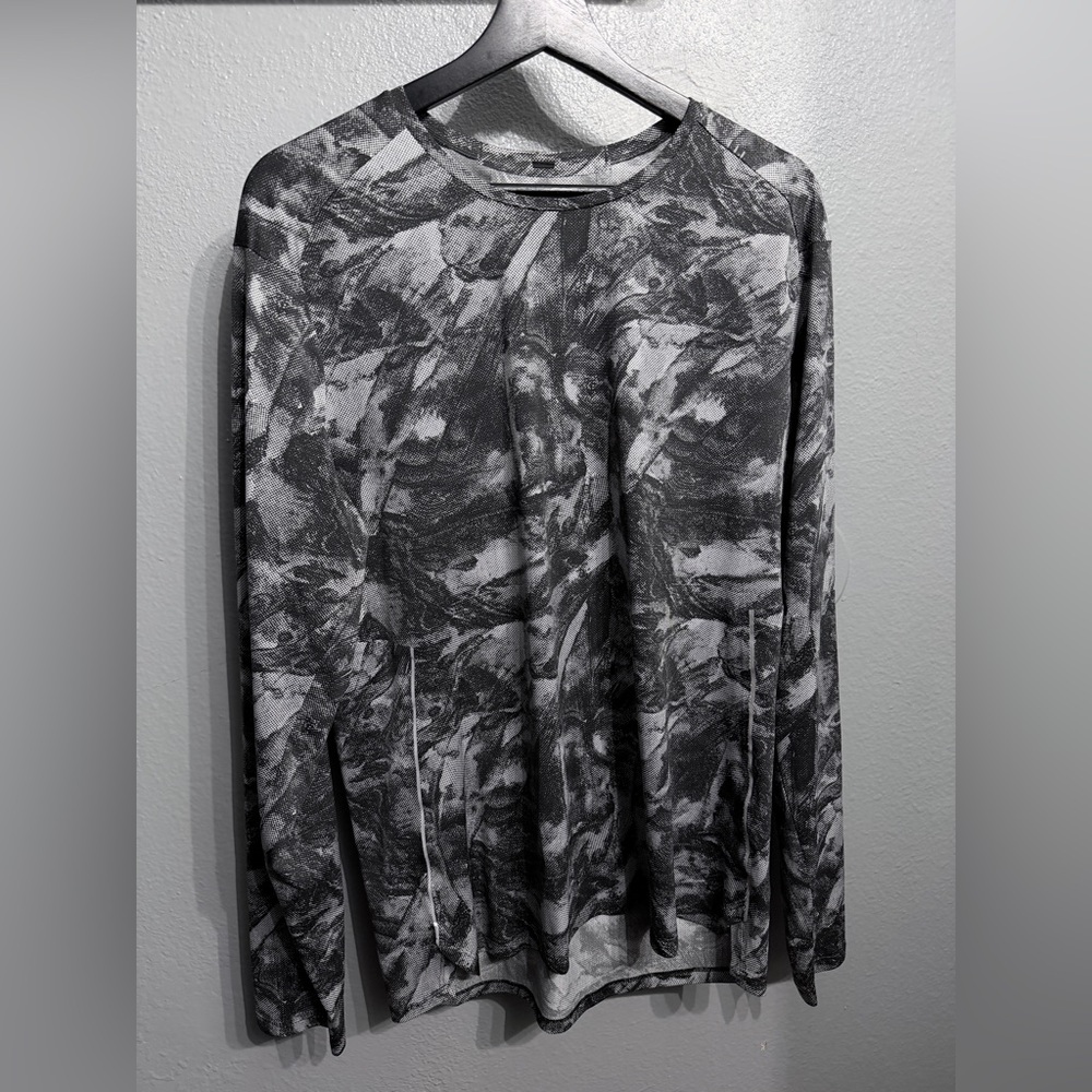 Lululemon men’s active long sleeve